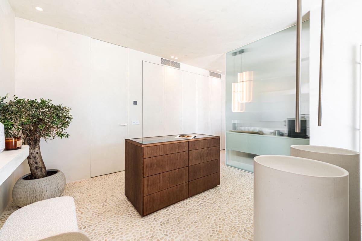 3 bedroom Penthouse for sale in Marbella with pool - € 2,595,000 (Ref: 10031660)