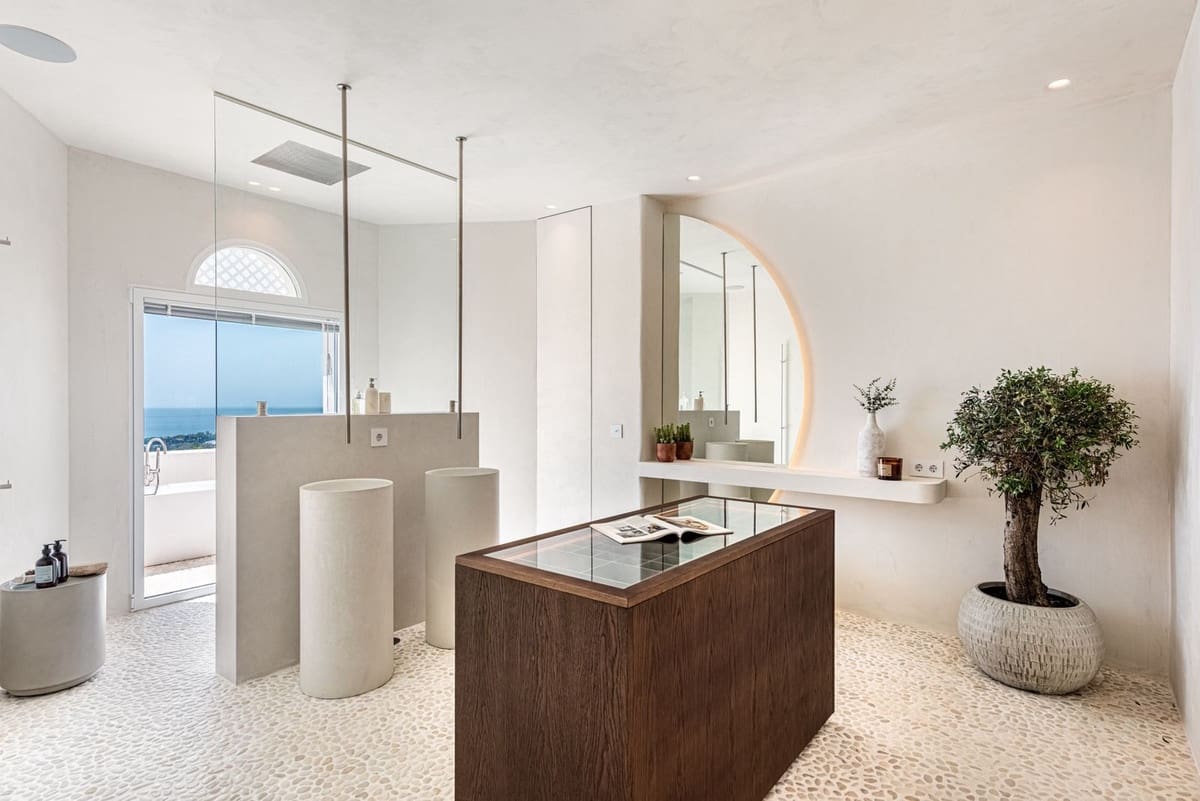 3 bedroom Penthouse for sale in Marbella with pool - € 2,595,000 (Ref: 10031660)