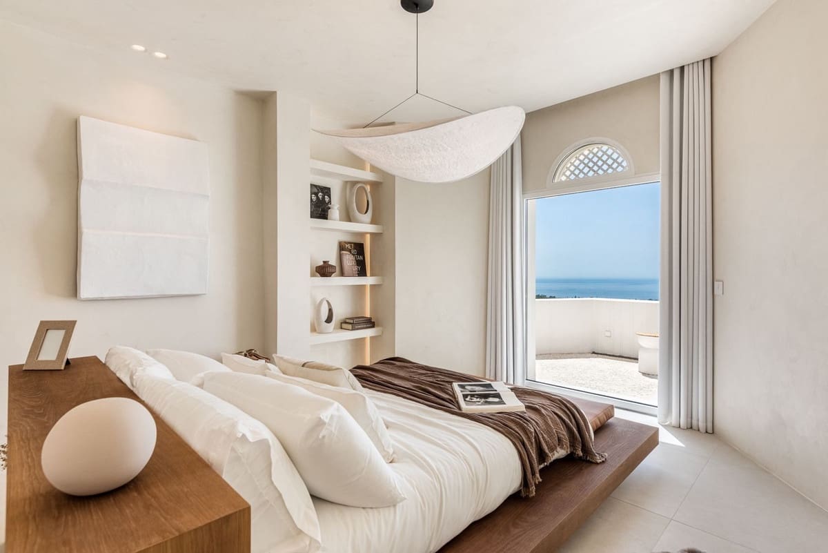 3 bedroom Penthouse for sale in Marbella with pool - € 2,595,000 (Ref: 10031660)
