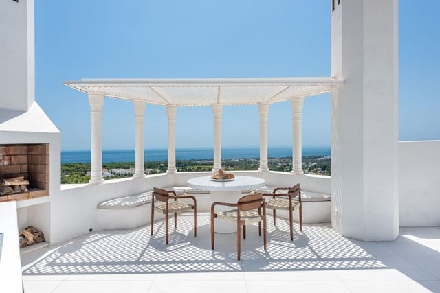 3 bedroom Penthouse for sale in Marbella with pool - € 2,595,000 (Ref: 10031660)