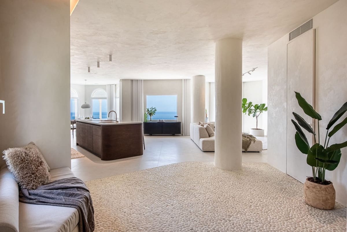 3 bedroom Penthouse for sale in Marbella with pool - € 2,595,000 (Ref: 10031660)