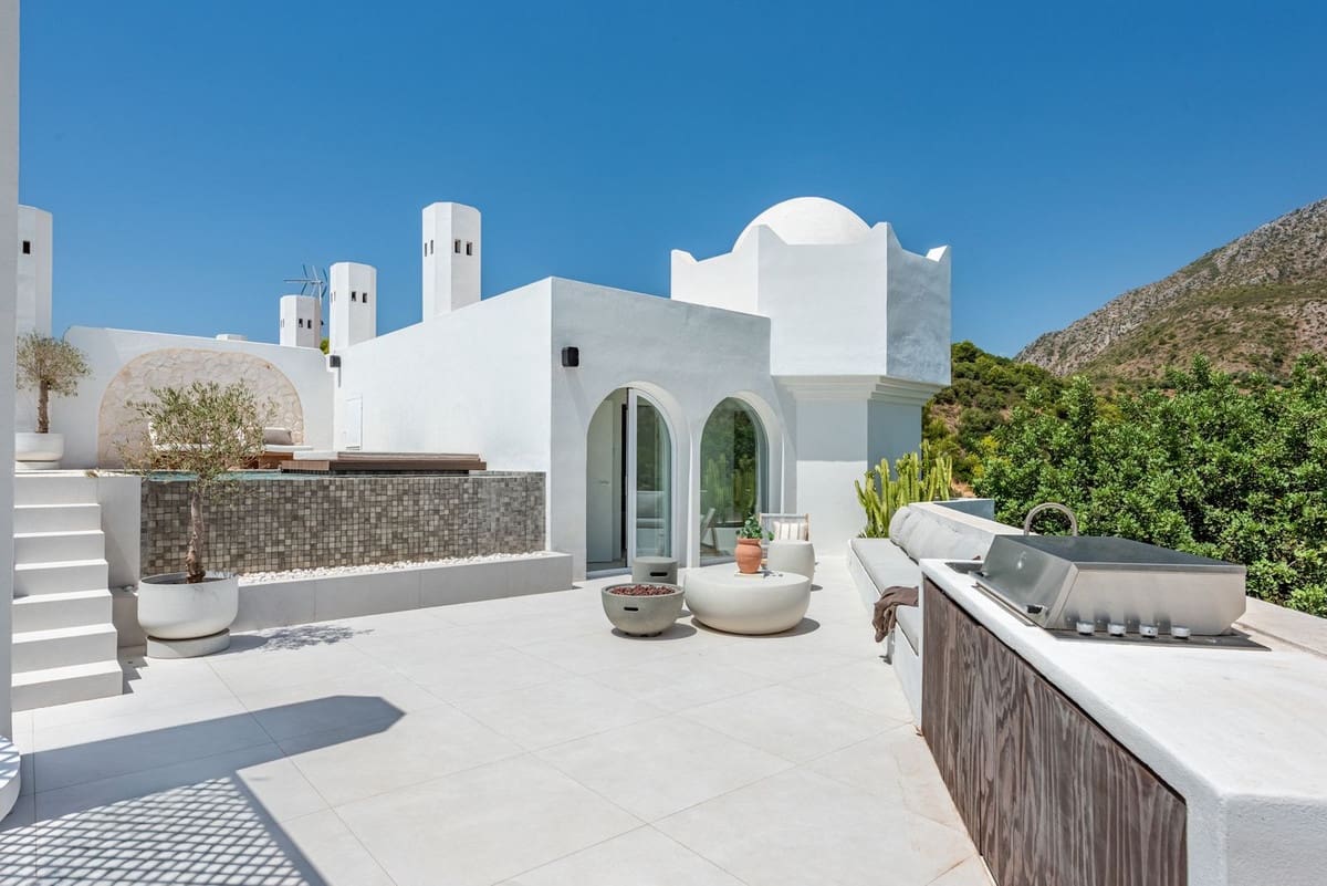 3 bedroom Penthouse for sale in Marbella with pool - € 2,595,000 (Ref: 10031660)