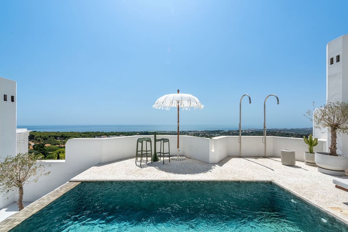 3 bedroom Penthouse for sale in Marbella with pool - € 2,595,000 (Ref: 10031660)