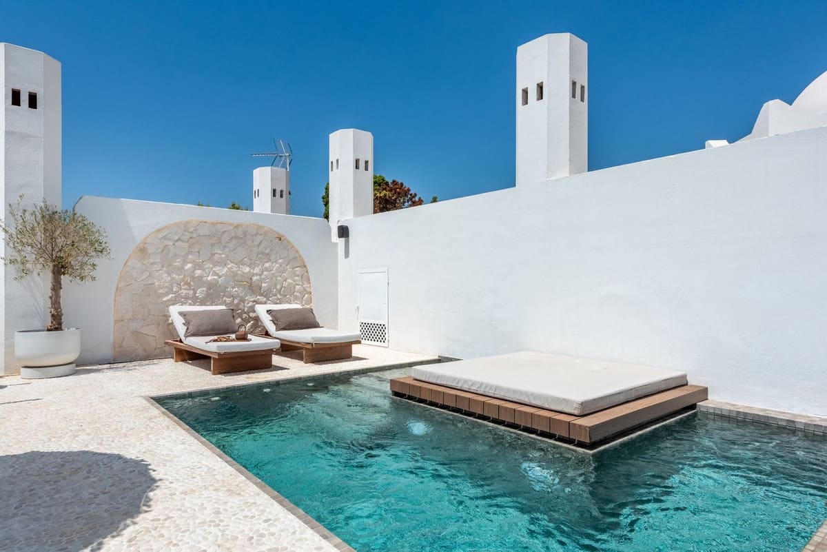3 bedroom Penthouse for sale in Marbella with pool - € 2,595,000 (Ref: 10031660)