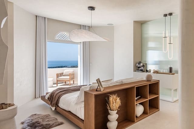 3 bedroom Penthouse for sale in Marbella with pool - € 2,595,000 (Ref: 10031660)