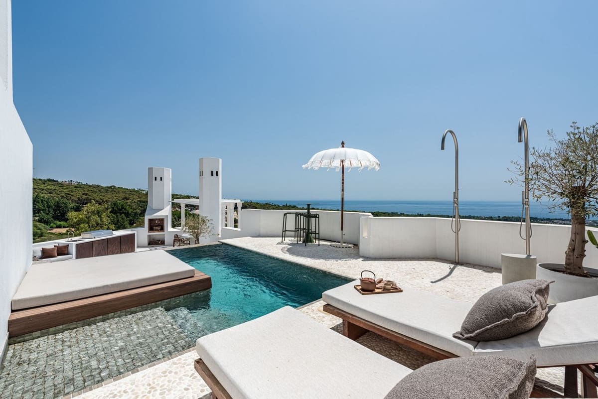 3 bedroom Penthouse for sale in Marbella with pool - € 2,595,000 (Ref: 10031660)