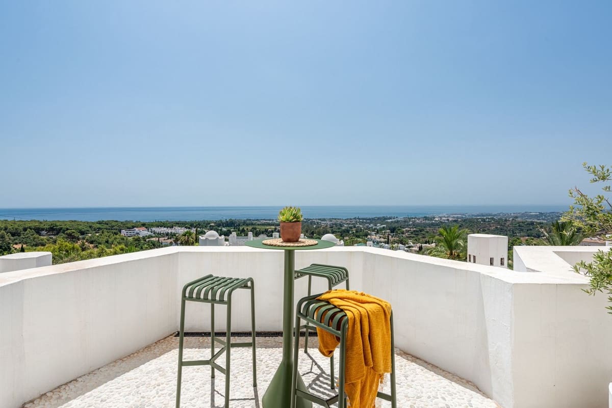 3 bedroom Penthouse for sale in Marbella with pool - € 2,595,000 (Ref: 10031660)