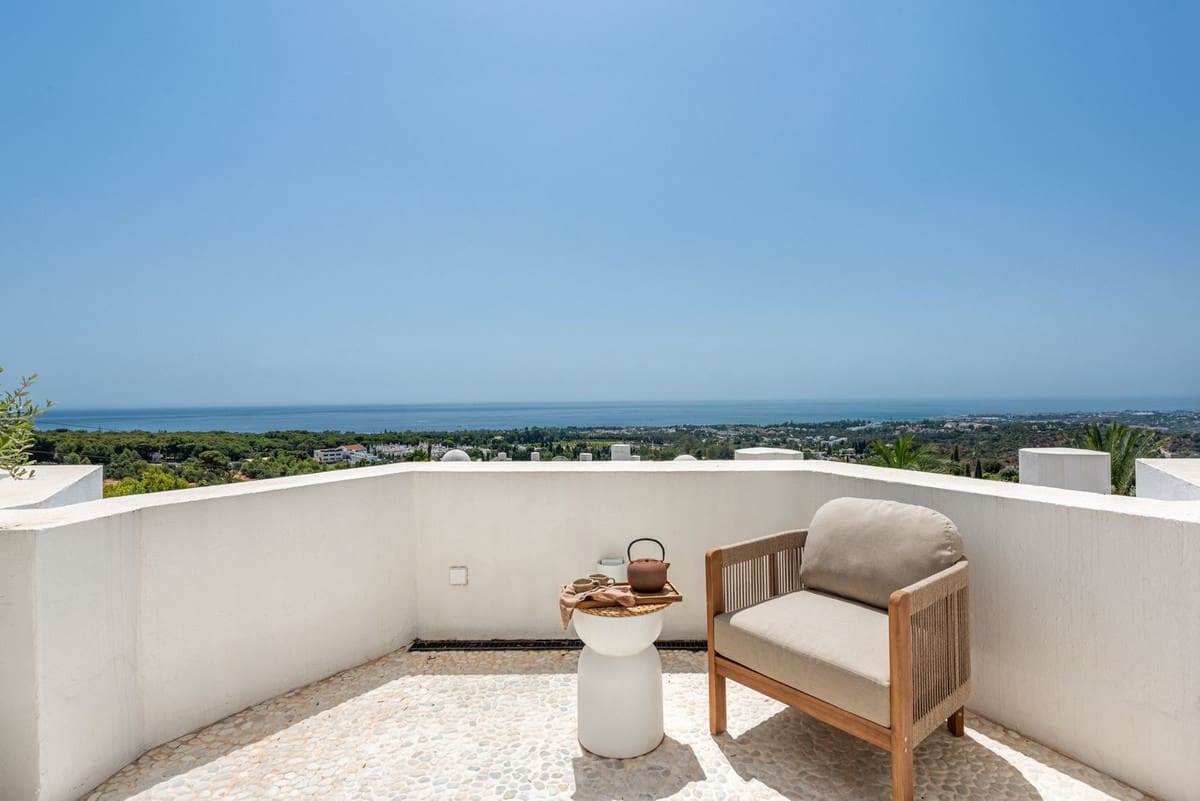 3 bedroom Penthouse for sale in Marbella with pool - € 2,595,000 (Ref: 10031660)
