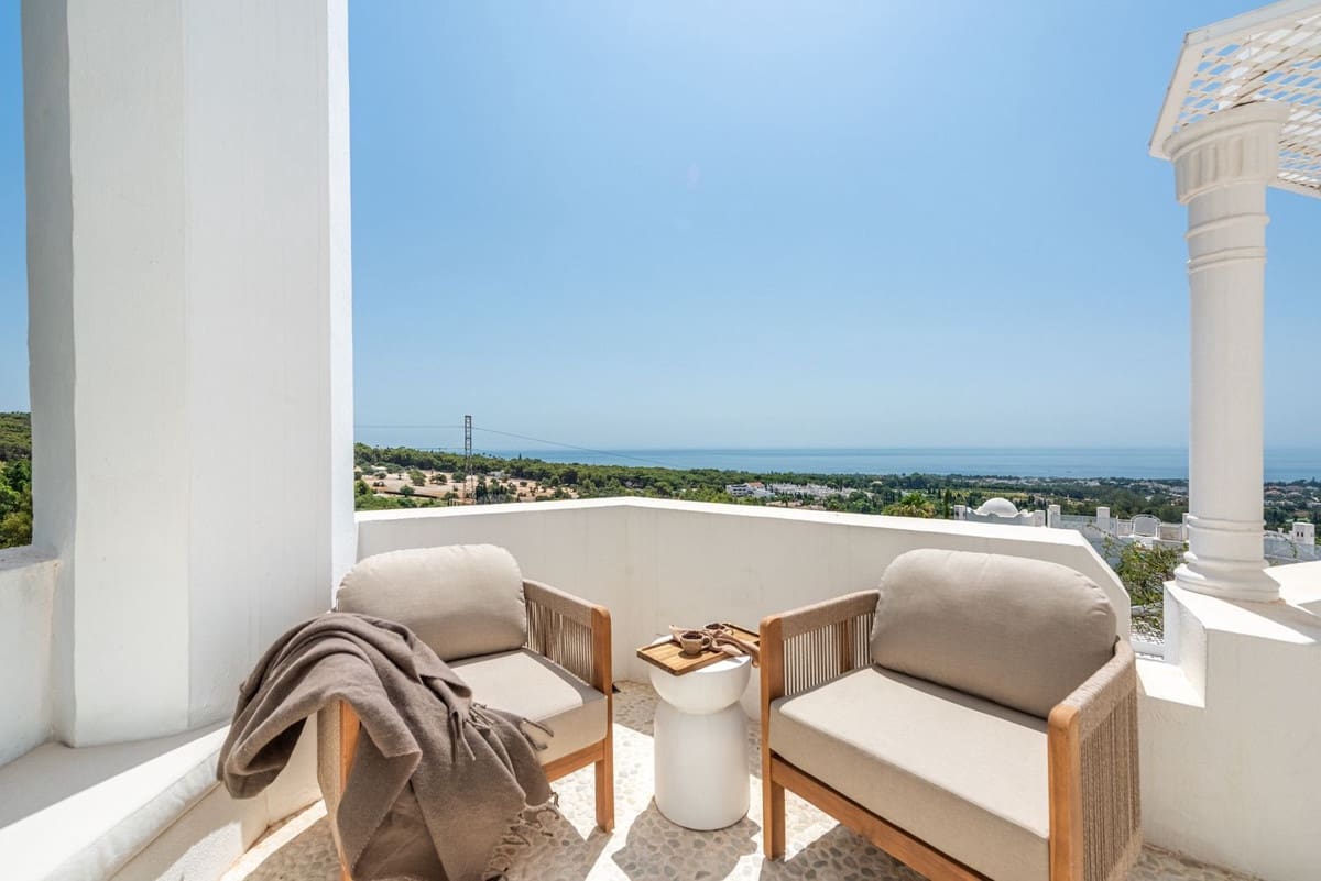 3 bedroom Penthouse for sale in Marbella with pool - € 2,595,000 (Ref: 10031660)