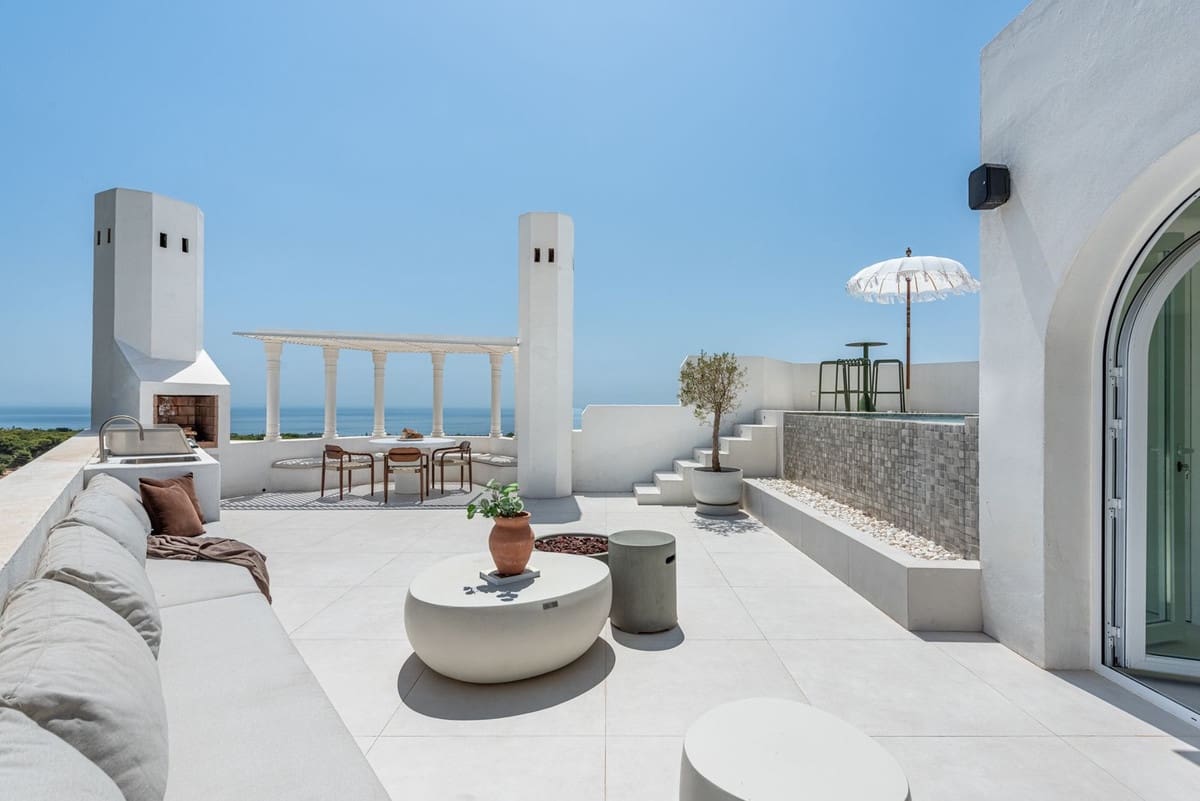 3 bedroom Penthouse for sale in Marbella with pool - € 2,595,000 (Ref: 10031660)