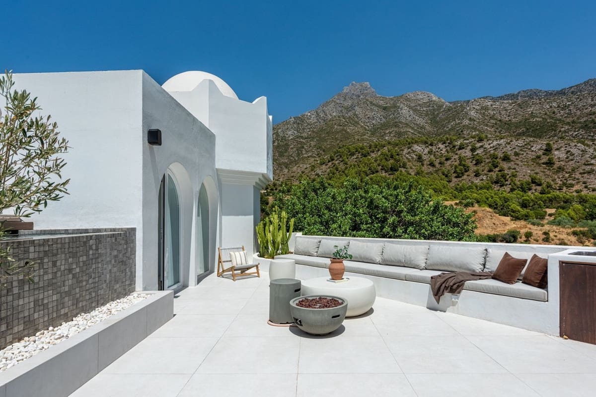 3 bedroom Penthouse for sale in Marbella with pool - € 2,595,000 (Ref: 10031660)
