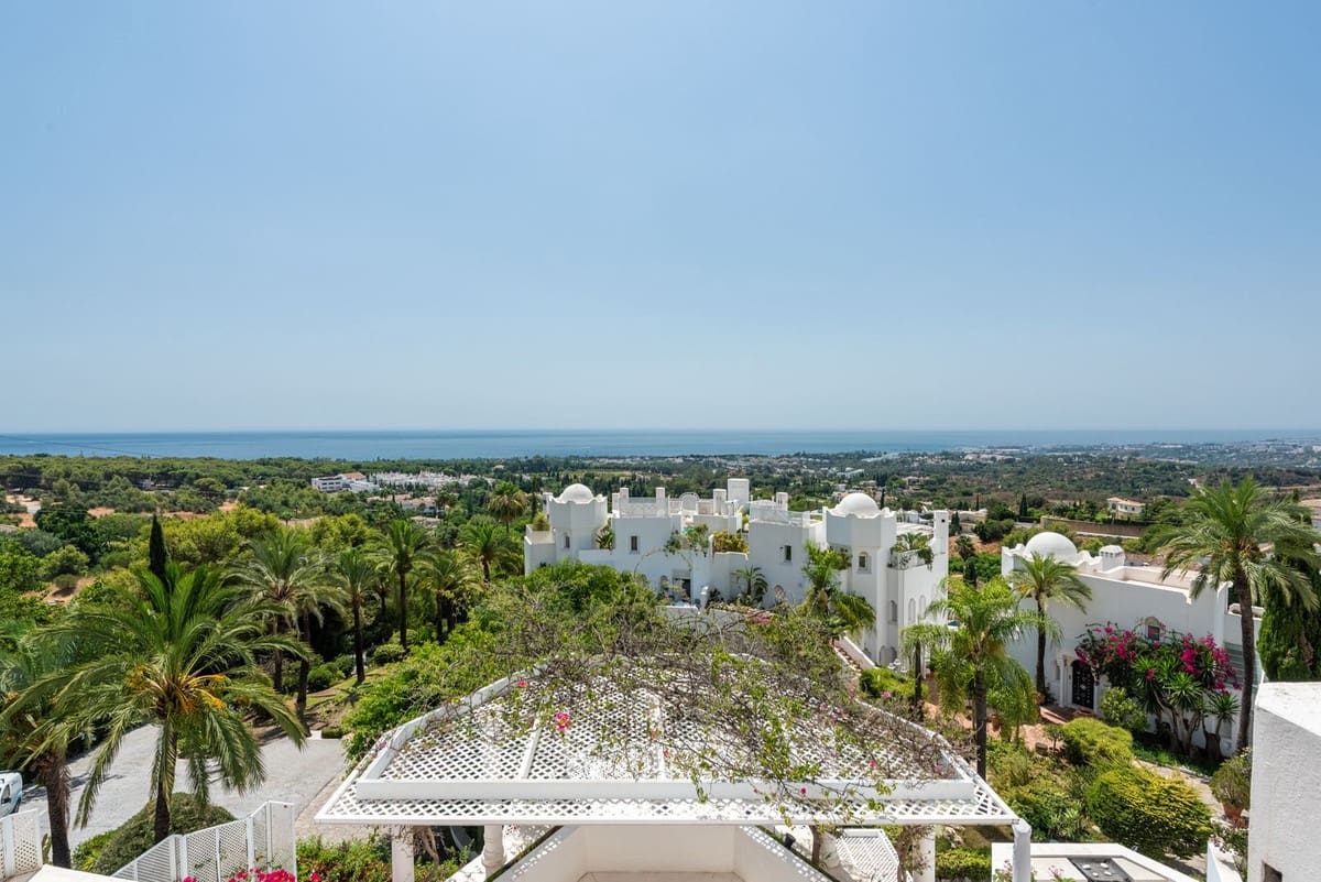 3 bedroom Penthouse for sale in Marbella with pool - € 2,595,000 (Ref: 10031660)