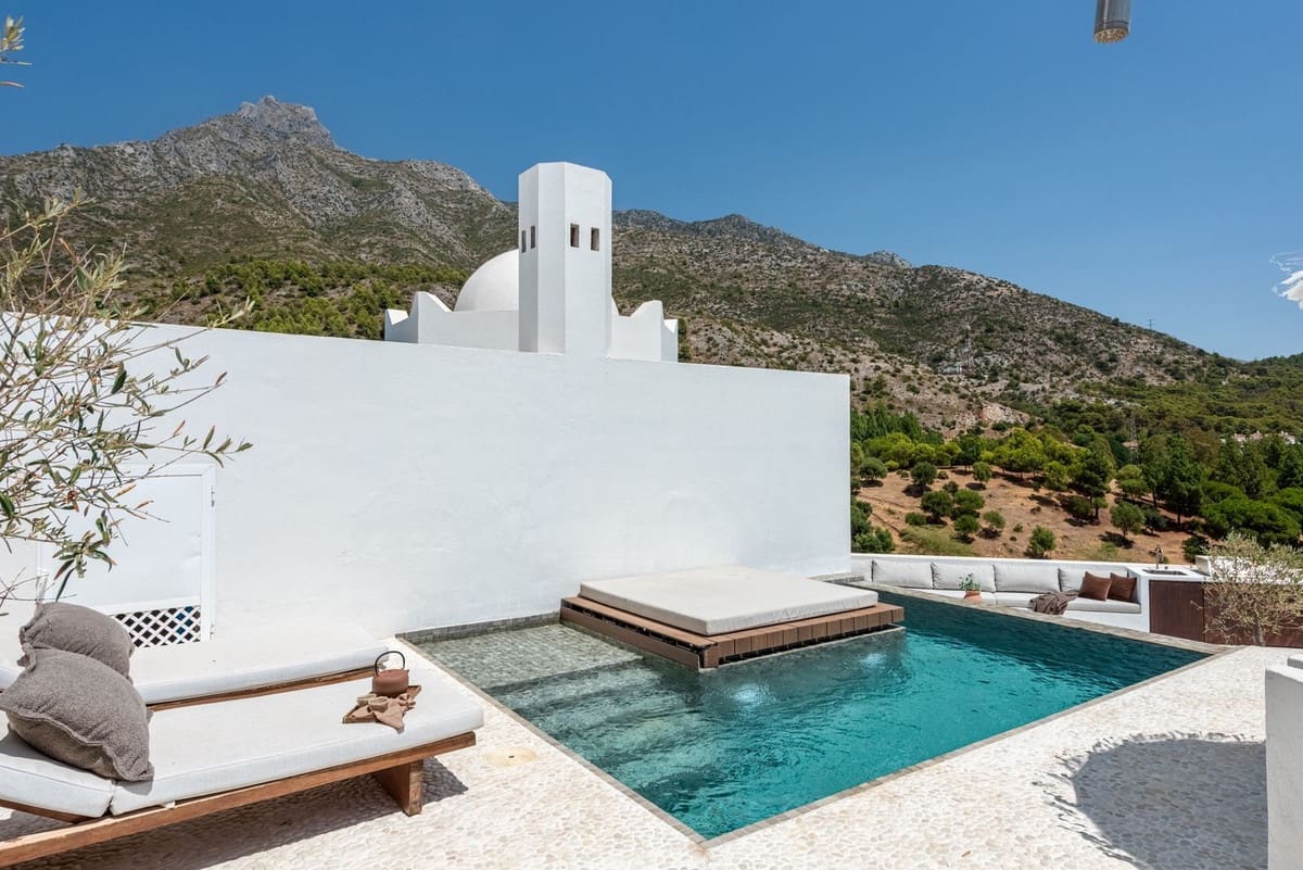 3 bedroom Penthouse for sale in Marbella with pool - € 2,595,000 (Ref: 10031660)