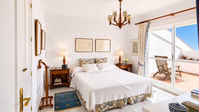 4 chambre Penthouse à vendre à Guadalmina Baja, Marbella avec piscine garage - 1 060 000 € (Ref: 10031661)