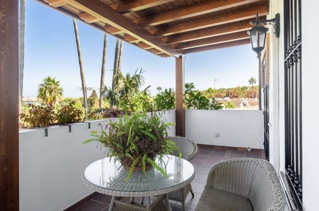6 quarto Moradia para venda em Nueva Andalucia, Marbella com piscina garagem - 1 595 000 € (Ref: 10035070)