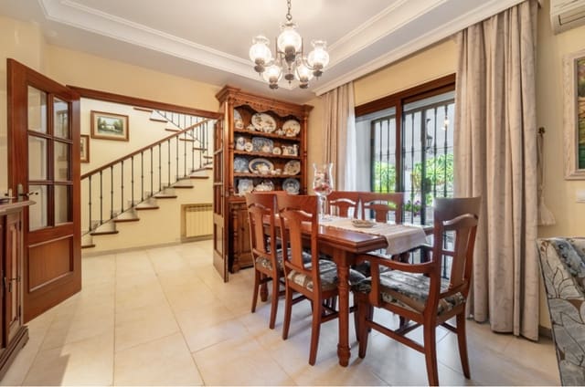 6 quarto Moradia para venda em Nueva Andalucia, Marbella com piscina garagem - 1 595 000 € (Ref: 10035070)