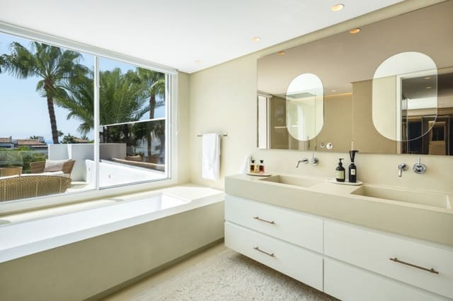 4 bedroom Penthouse for sale in Marbella with pool garage - € 7,895,000 (Ref: 10035071)