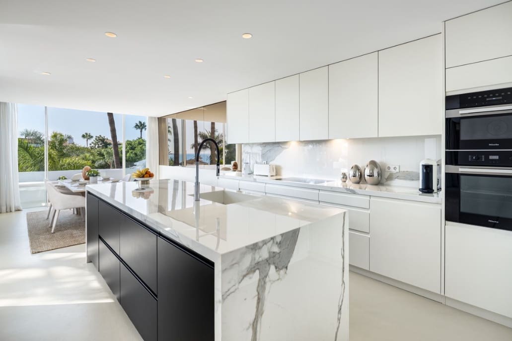 4 bedroom Penthouse for sale in Marbella with pool garage - € 7,895,000 (Ref: 10035071)