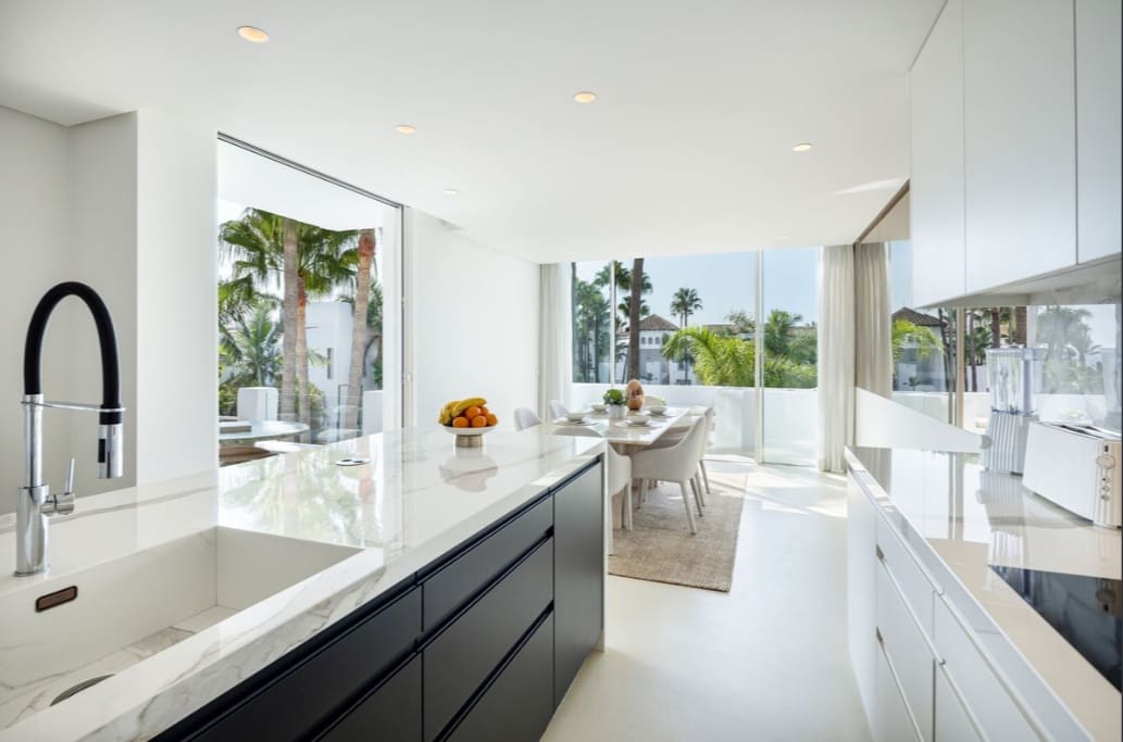 4 bedroom Penthouse for sale in Marbella with pool garage - € 7,895,000 (Ref: 10035071)