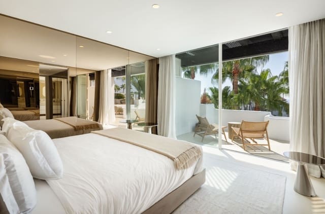 4 bedroom Penthouse for sale in Marbella with pool garage - € 7,895,000 (Ref: 10035071)