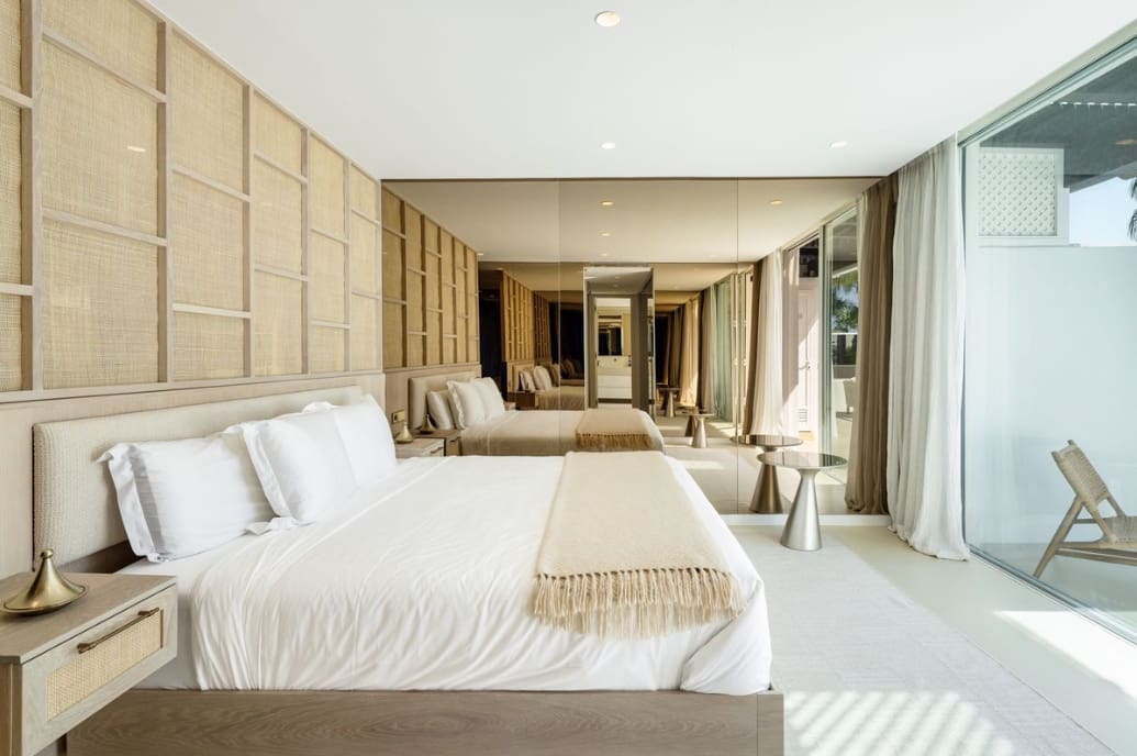 4 bedroom Penthouse for sale in Marbella with pool garage - € 7,895,000 (Ref: 10035071)