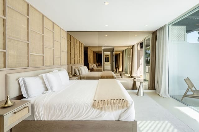4 bedroom Penthouse for sale in Marbella with pool garage - € 7,895,000 (Ref: 10035071)