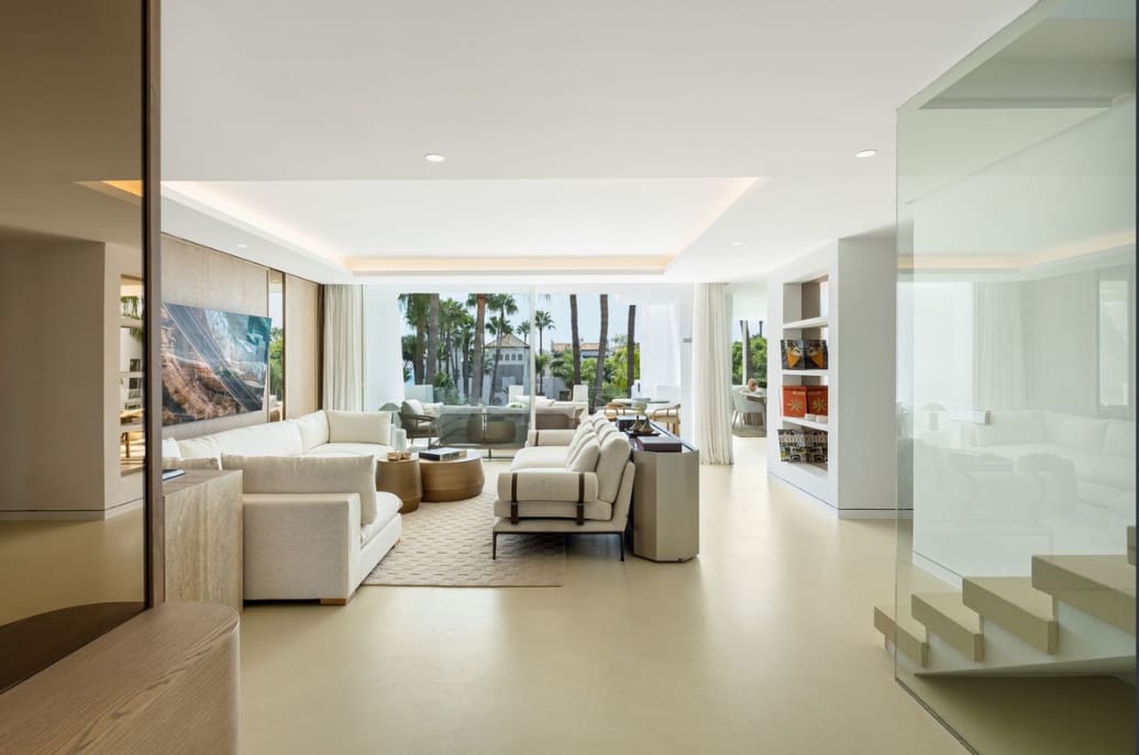 4 bedroom Penthouse for sale in Marbella with pool garage - € 7,895,000 (Ref: 10035071)