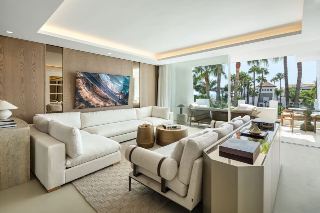 4 bedroom Penthouse for sale in Marbella with pool garage - € 7,895,000 (Ref: 10035071)