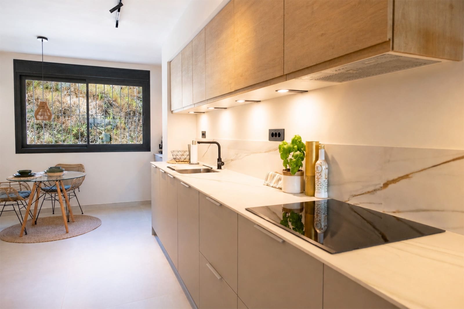 3 sypialnia Apartament na sprzedaż w Marbella z basenem garażem - 825 000 € (Ref: 10037144)