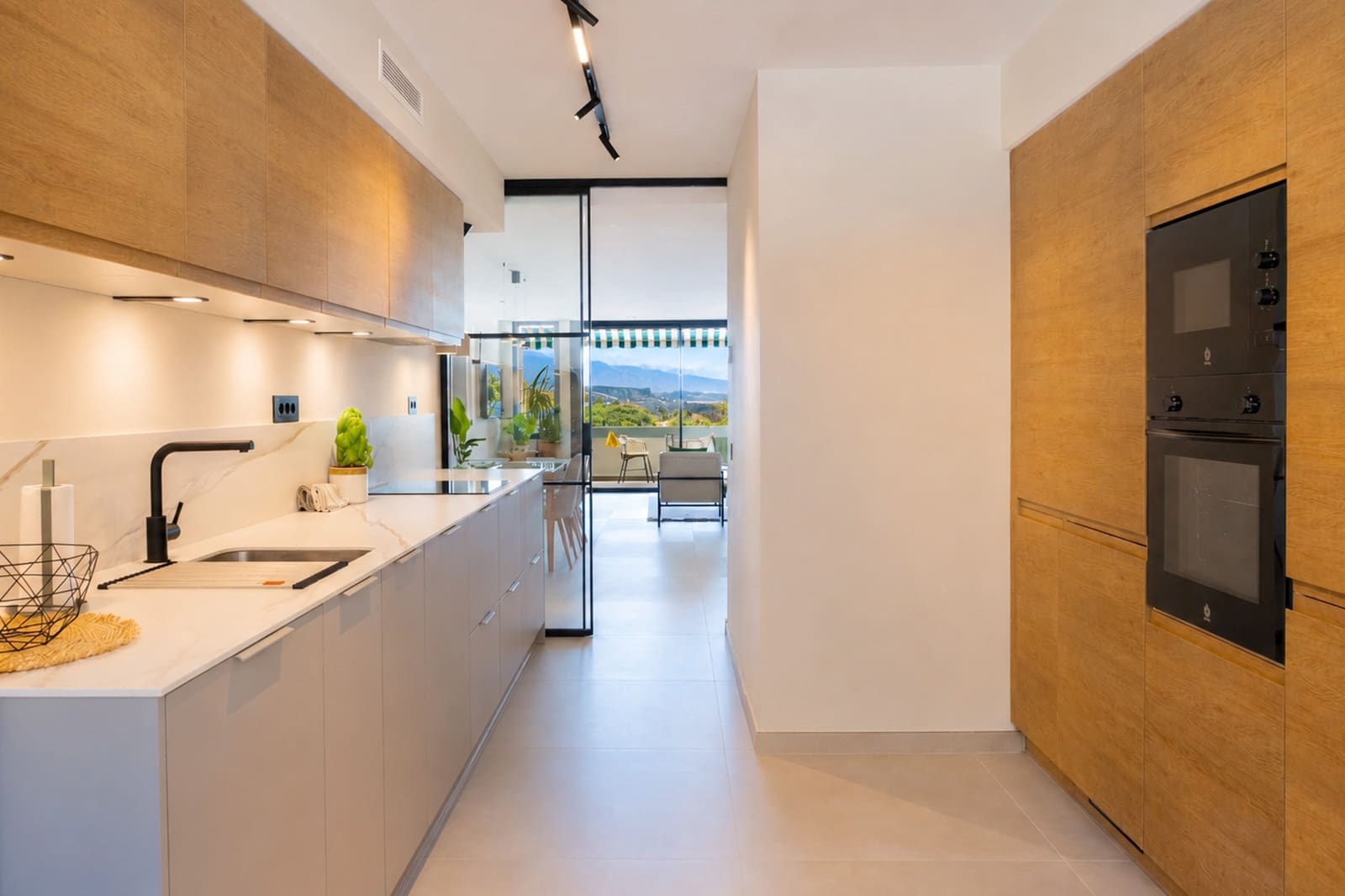3 sypialnia Apartament na sprzedaż w Marbella z basenem garażem - 825 000 € (Ref: 10037144)
