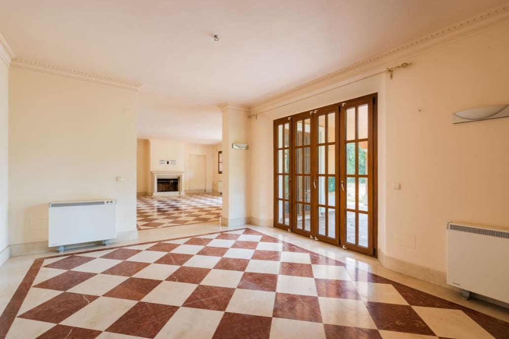 4 bedroom Villa for sale in Estepona with pool garage - € 1,250,000 (Ref: 10042704)