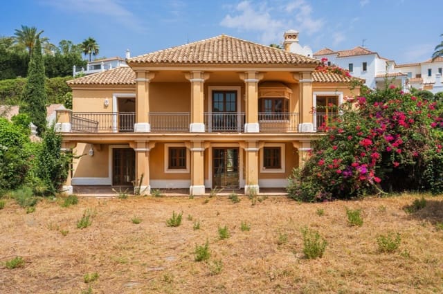 4 bedroom Villa for sale in Estepona with pool garage - € 1,250,000 (Ref: 10042704)