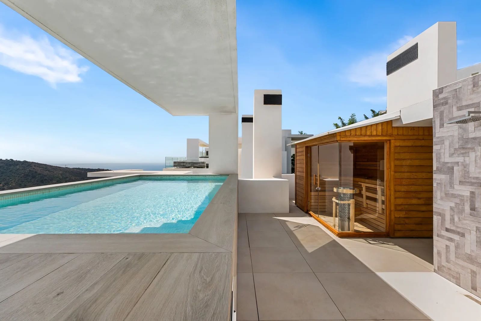 3 slaapkamer Penthouse te koop in Ojen met zwembad garage - € 2.400.000 (Ref: 10042705)