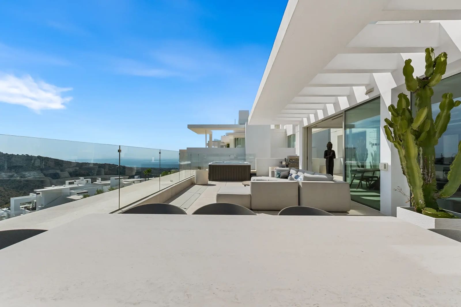 3 slaapkamer Penthouse te koop in Ojen met zwembad garage - € 2.400.000 (Ref: 10042705)