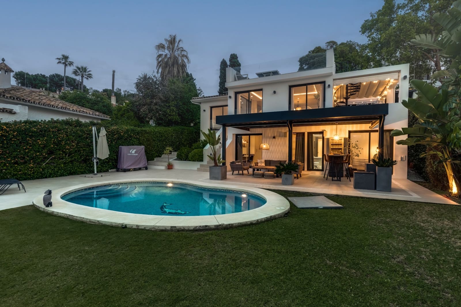 4 quarto Moradia para venda em Nueva Andalucia com piscina garagem - 1 895 000 € (Ref: 10044724)