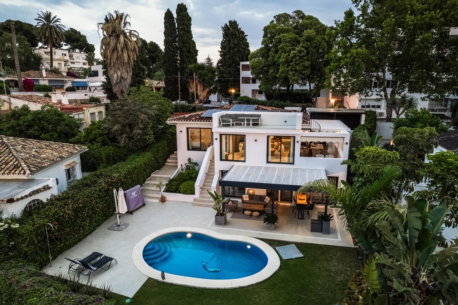 4 quarto Moradia para venda em Nueva Andalucia com piscina garagem - 1 895 000 € (Ref: 10044724)