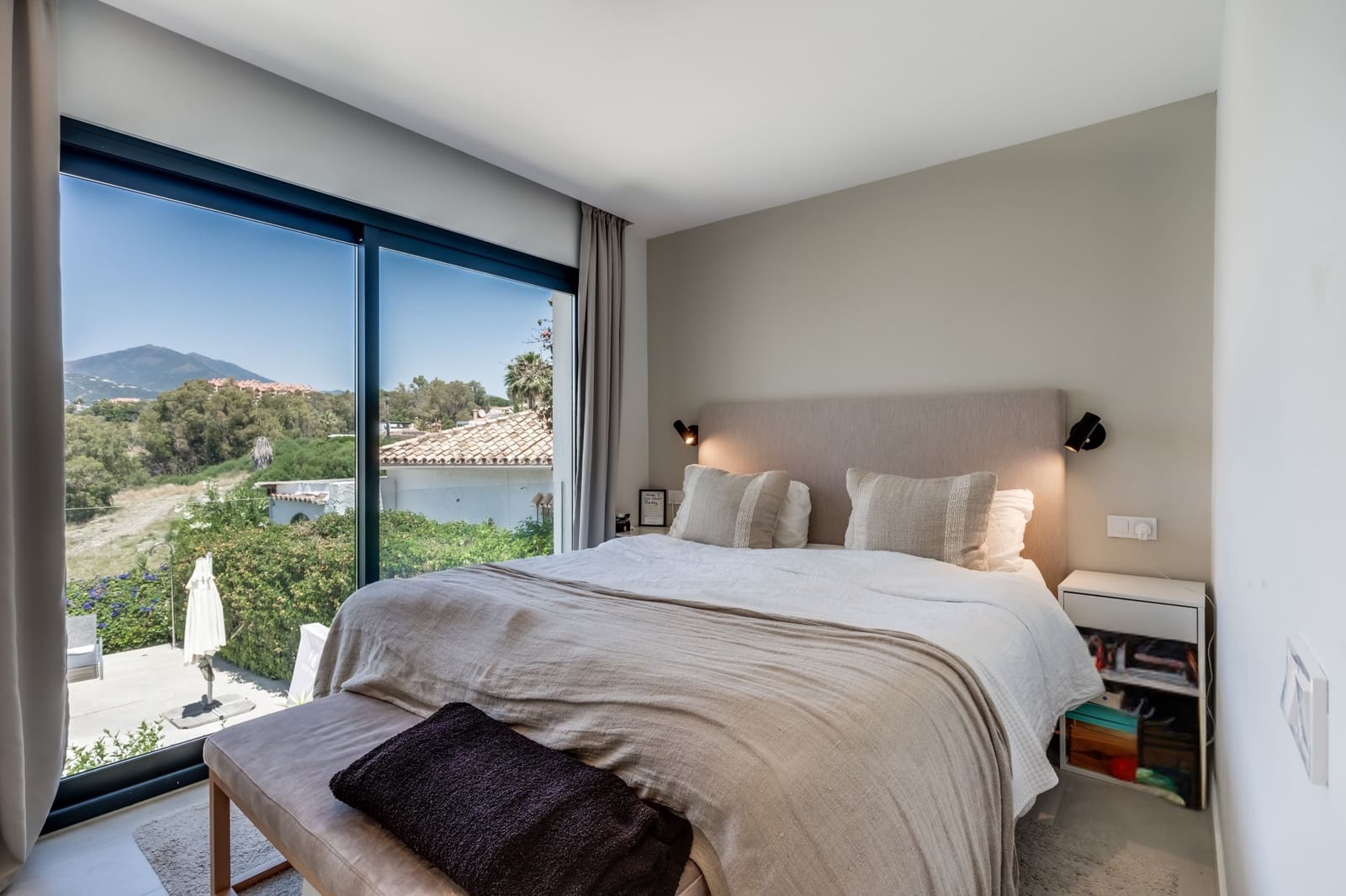 4 quarto Moradia para venda em Nueva Andalucia com piscina garagem - 1 895 000 € (Ref: 10044724)