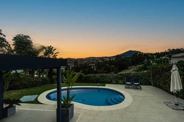 4 quarto Moradia para venda em Las Brisas, Marbella com piscina garagem - 1 895 000 € (Ref: 10044724)