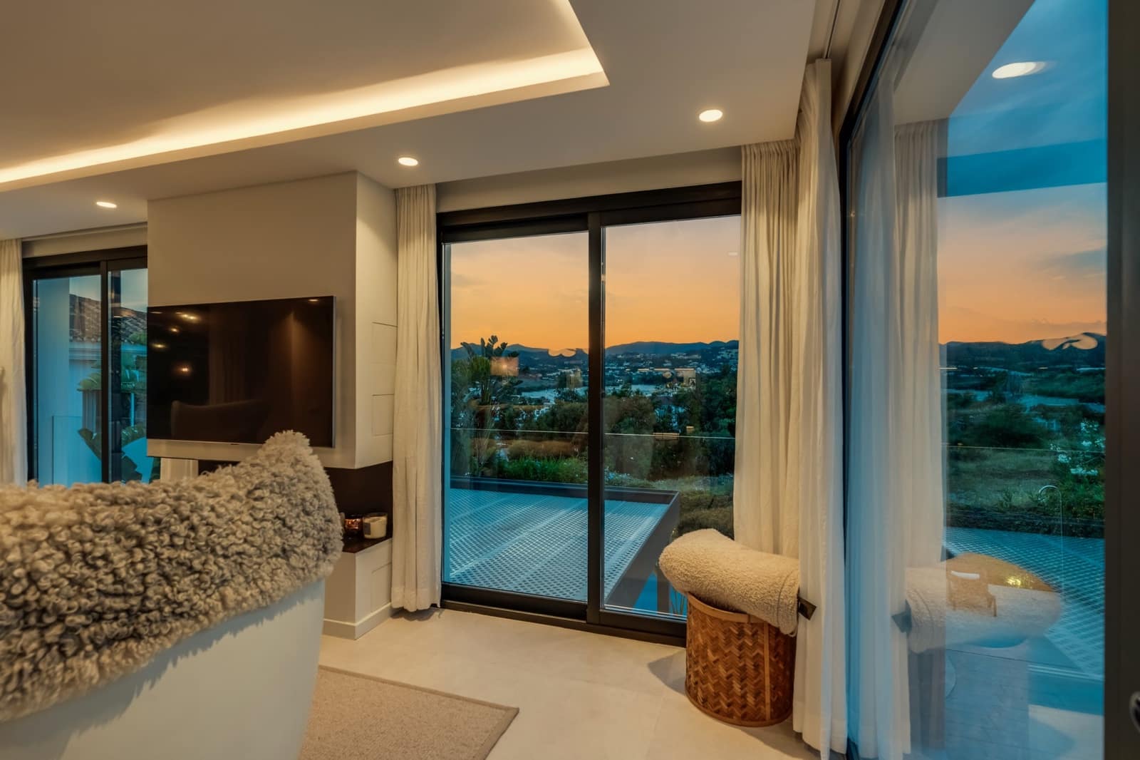4 quarto Moradia para venda em Nueva Andalucia com piscina garagem - 1 895 000 € (Ref: 10044724)