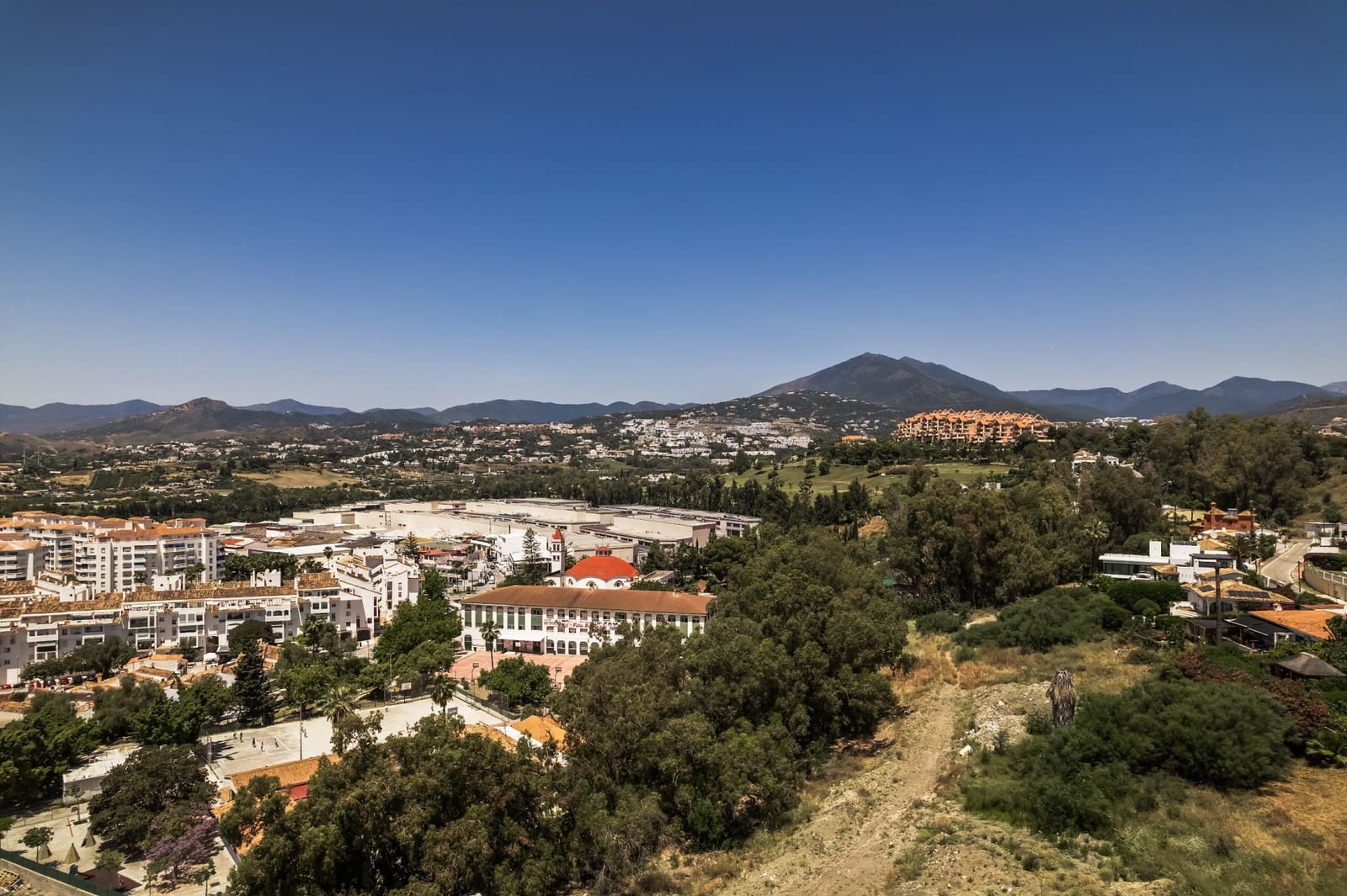 4 quarto Moradia para venda em Nueva Andalucia com piscina garagem - 1 895 000 € (Ref: 10044724)