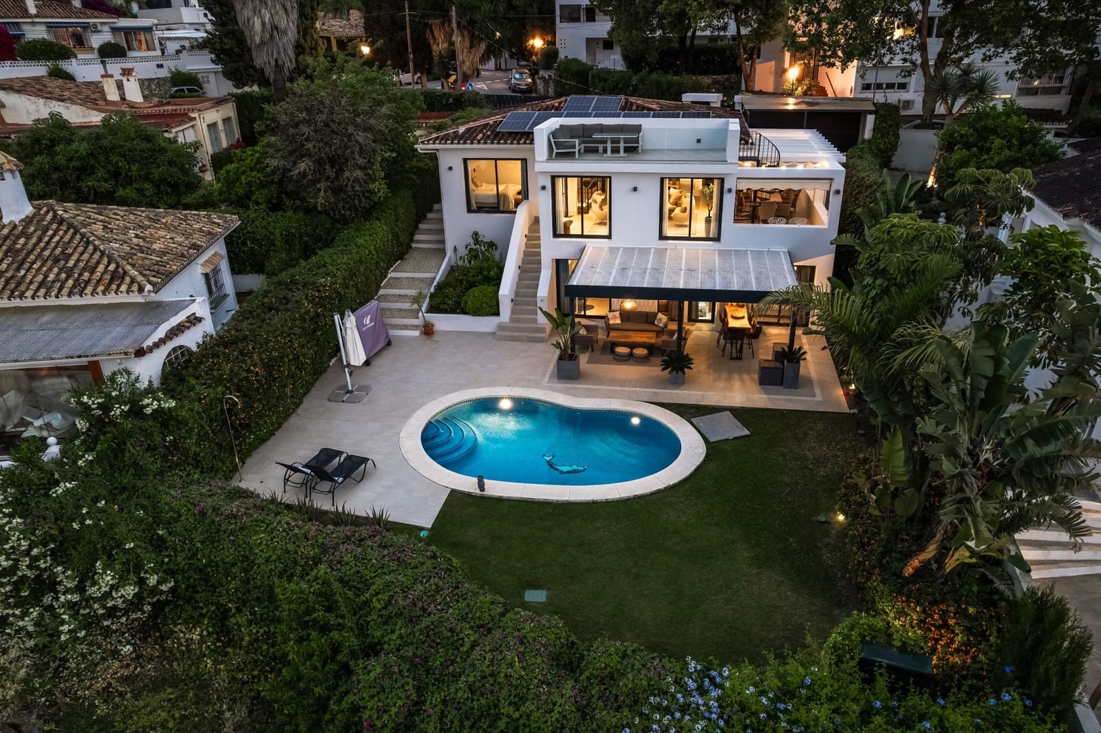 4 quarto Moradia para venda em Nueva Andalucia com piscina garagem - 1 895 000 € (Ref: 10044724)