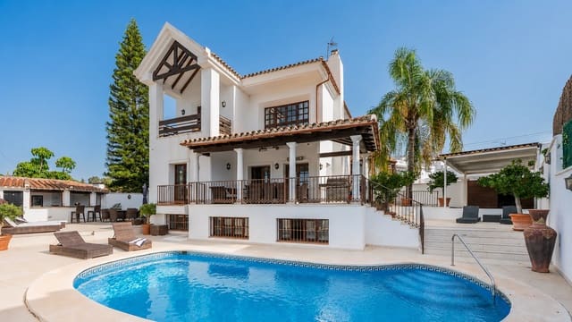 5 quarto Moradia para venda em San Pedro de Alcantara, Marbella com piscina garagem - 1 950 000 € (Ref: 10044725)