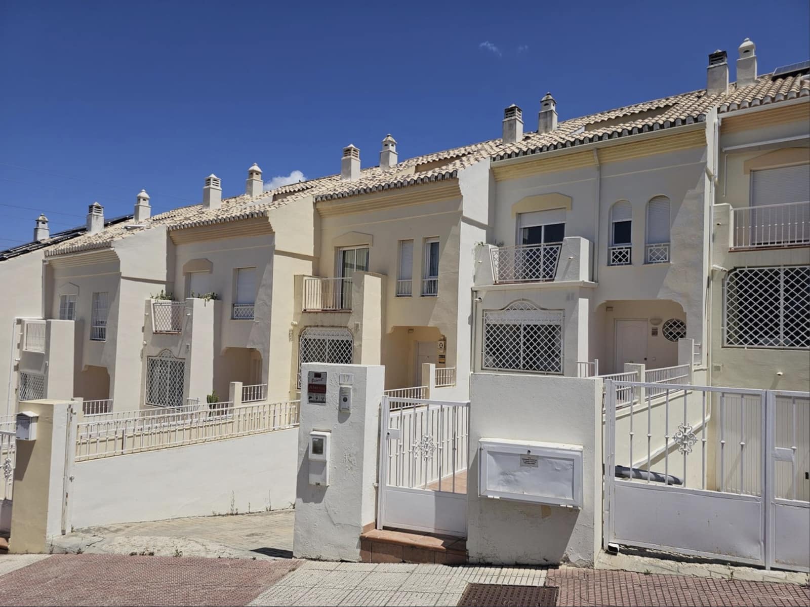 3 bedroom Townhouse for sale in Marbella with pool garage - € 585,000 (Ref: 10047040)