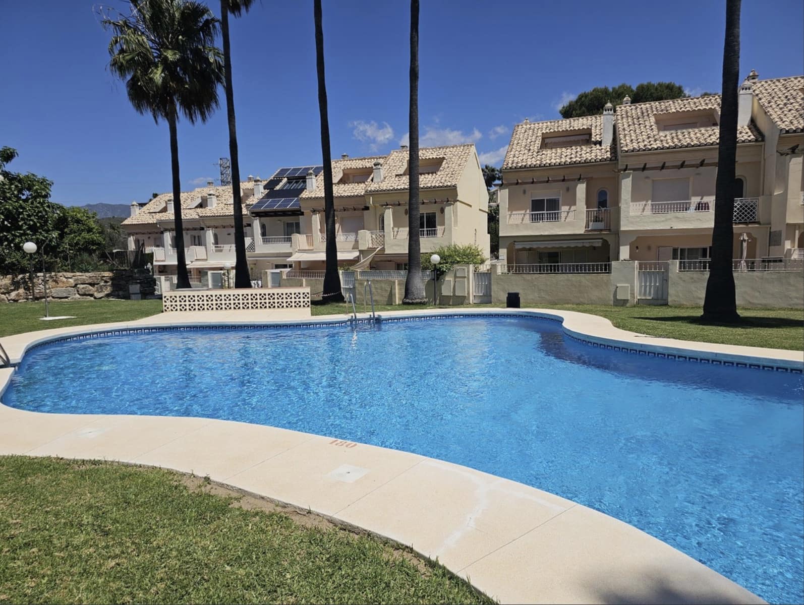3 bedroom Townhouse for sale in Marbella with pool garage - € 585,000 (Ref: 10047040)