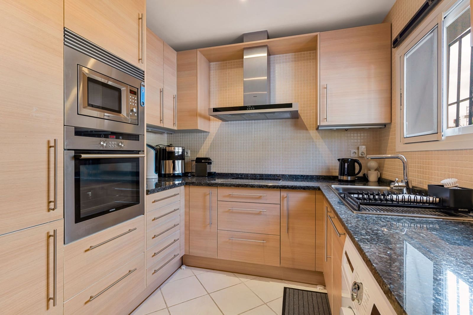 3 Zimmer Apartment zu verkaufen in Nueva Andalucia mit Pool Garage - 695.000 € (Ref: 10047042)