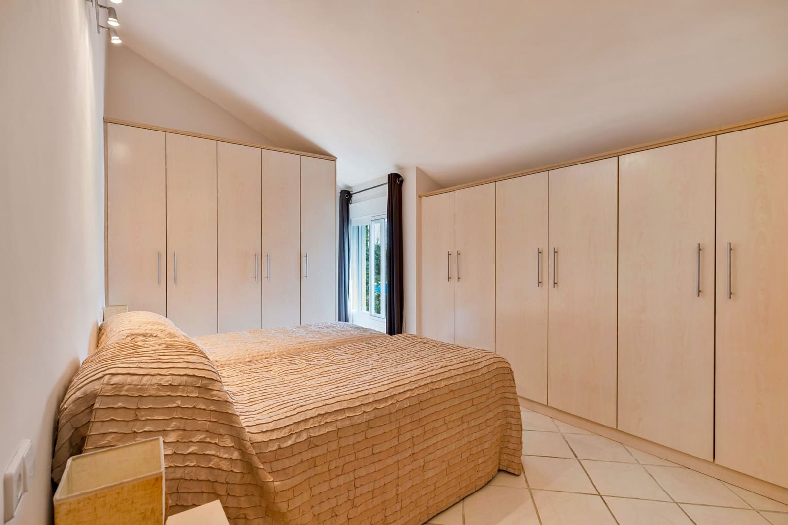 3 Zimmer Apartment zu verkaufen in Nueva Andalucia mit Pool Garage - 695.000 € (Ref: 10047042)