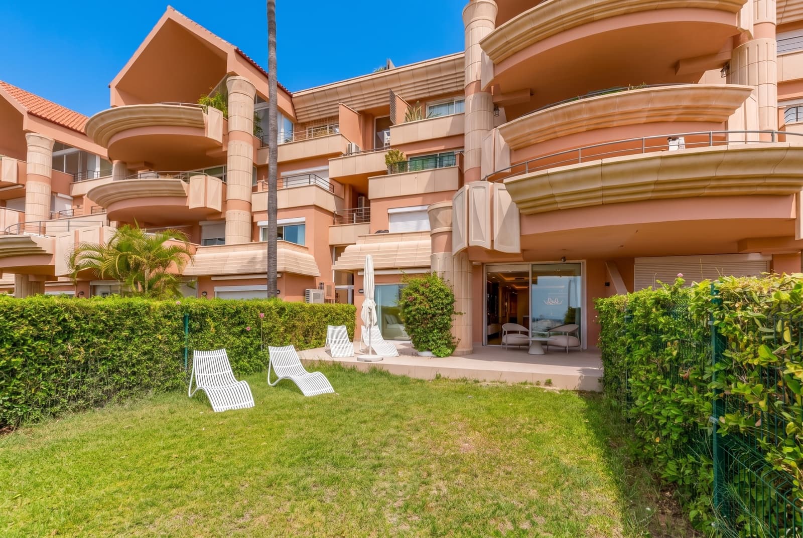 3 soverom Leilighet til salgs i Nueva Andalucia med svømmebasseng garasje - € 1 300 000 (Ref: 10048930)