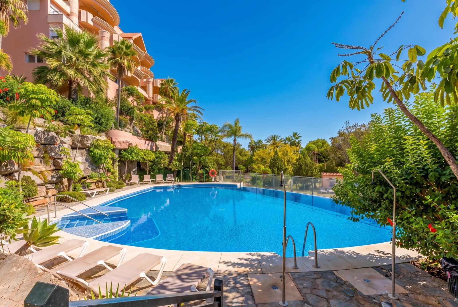 3 soverom Leilighet til salgs i Nueva Andalucia med svømmebasseng garasje - € 1 300 000 (Ref: 10048930)