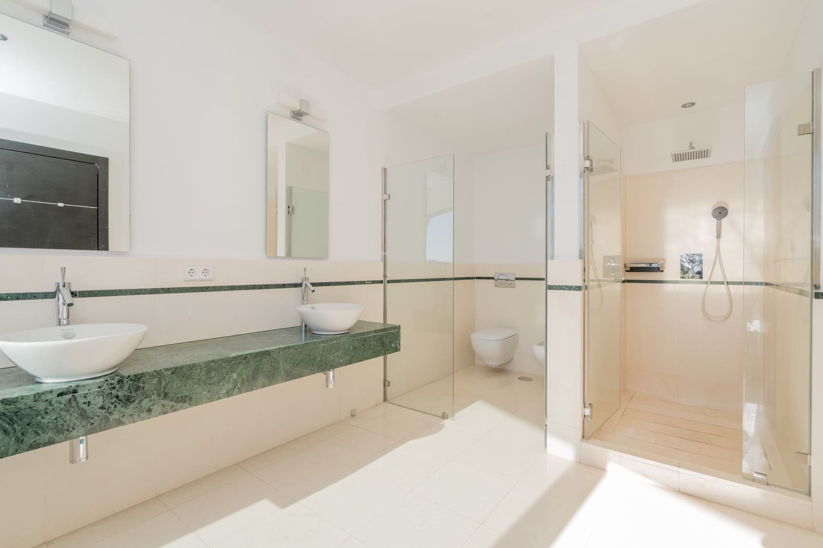 5 sypialnia Dom blizniak na sprzedaż w Marbella z basenem garażem - 3 000 000 € (Ref: 10054896)