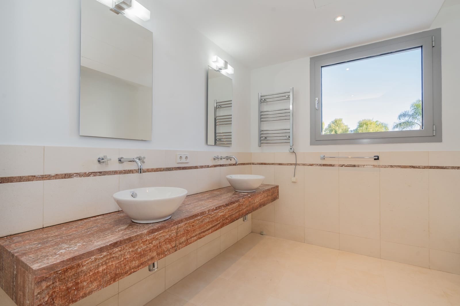 5 sypialnia Dom blizniak na sprzedaż w Marbella z basenem garażem - 3 000 000 € (Ref: 10054896)